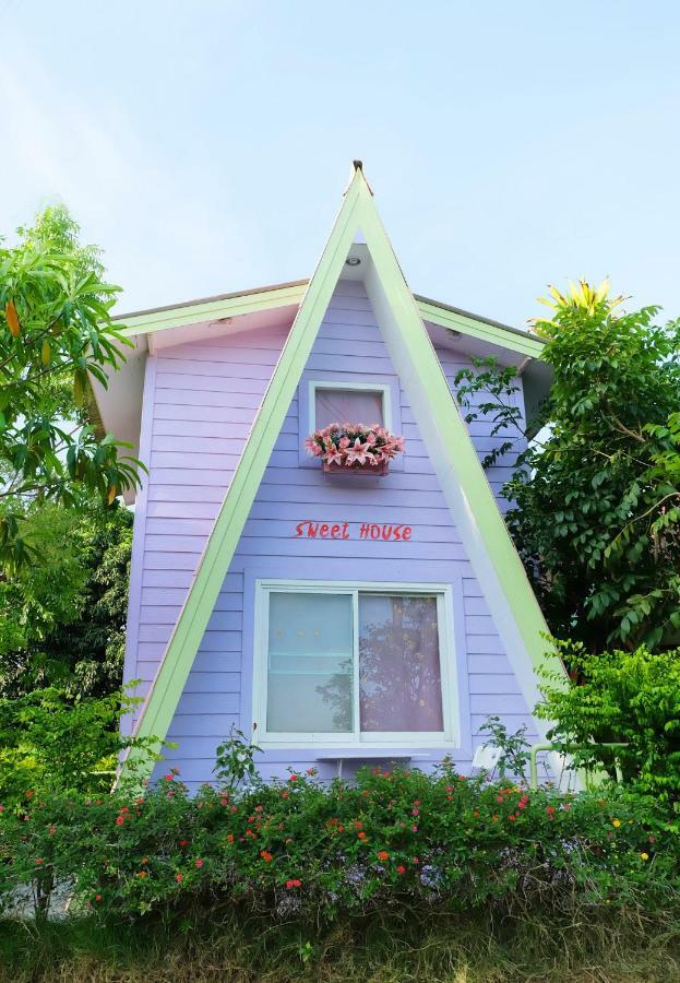 A Houses Homestay Nakhonratchasima Esterno foto
