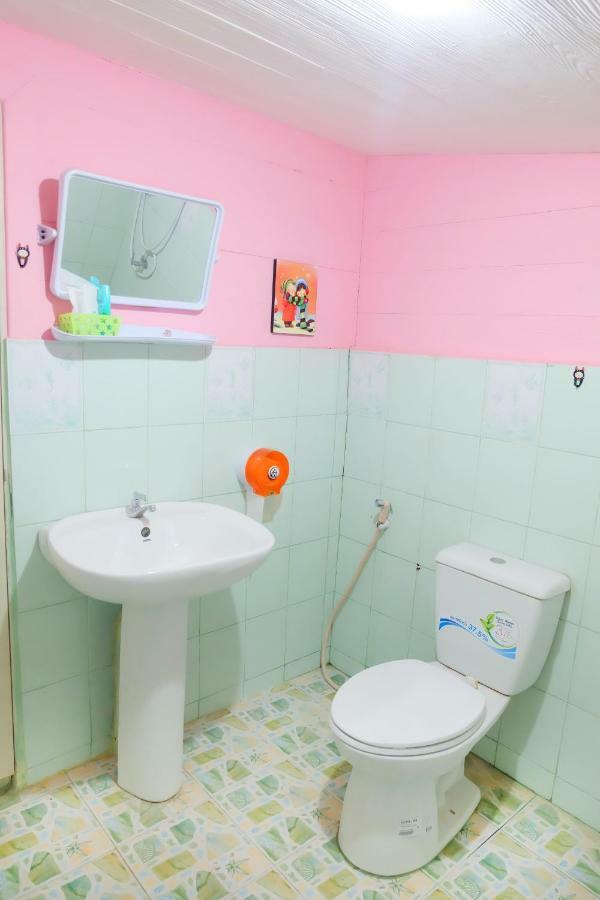 A Houses Homestay Nakhonratchasima Esterno foto